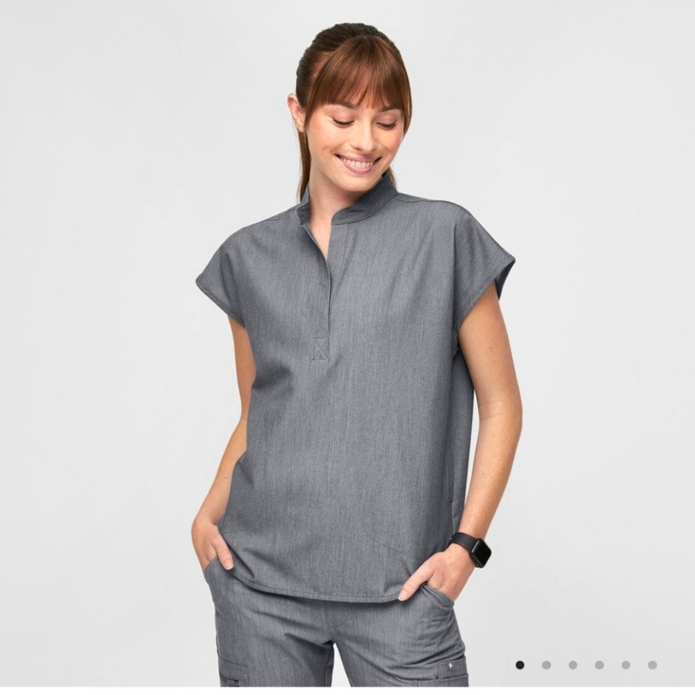 FIGS Medical Uniform for women scrub top M US, COLOR Graphite 3 pockets. - Picture 13 of 13